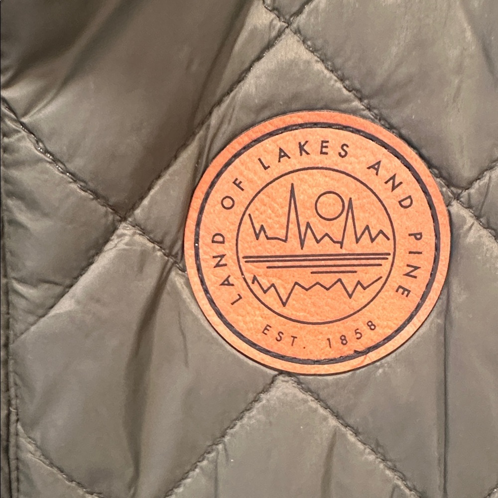Women’s M Quilted Vest - Picture 2 of 4